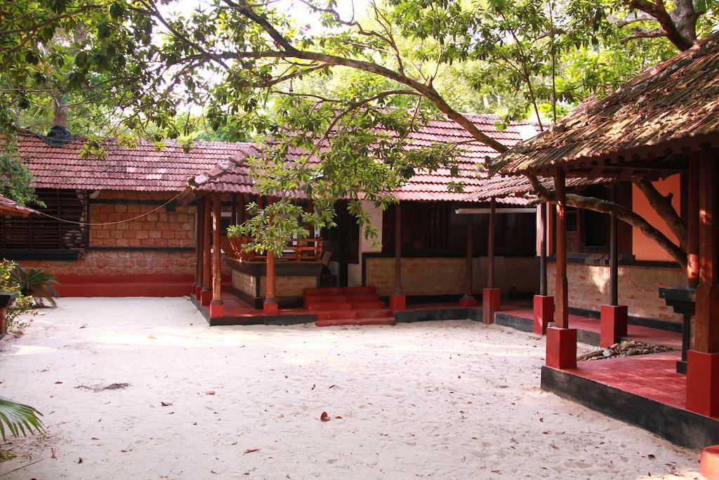 Arakkal Heritage Mararikulam Exterior photo